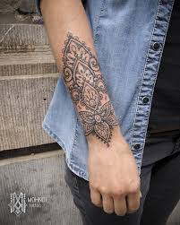 Mohndi Tattoo Ornamental Mehndi Inspiration Blackwork Dotwork Von Mo Bruxelles Brussel Belgique Belgien Michelle Mathias With Images Henna Inspired Tattoos Cuff Tattoo Tattoos