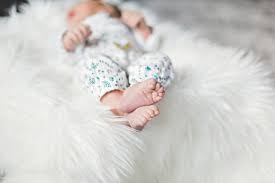 Monthly baby picture ideas to document your baby's growth! Our Favourite Diy Baby Photoshoot Ideas You Can Create At Home Momatu