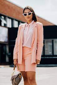 Además tenemos diferentes estilos para ti. Las Bermudas La Tendencia En Pantalones Cortos Que Tienes Que Llevar Antes De Que Llegue El Otono Vogue Espana