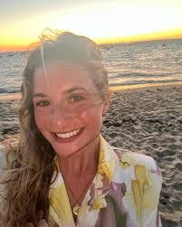 Kerri Fox's Instagram, Twitter & Facebook