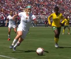 Changes in humidity or temperature causing the inside of the nose to become dry and cracked. John D Halloran On Twitter Julie Ertz Is Playing With A Mouth Full Of Gauze Because She Can T Stop Bleeding And The Uswnt Doesn T Have A Backup No 6 On Their World
