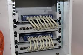 Den richtigen rackschrank für patchfeld und switch. Netzwerkkabel Verlegen Im Haus Einfach Erklart