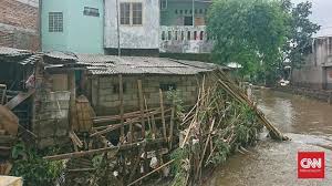 Kemiskinan relatif dan kemiskinan kultural. Potret Kemiskinan Warga Tepi Kali Cipinang Korban Banjir