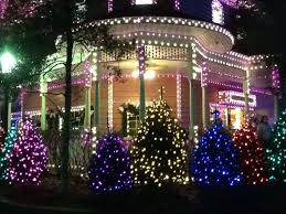Dollywood Christmas Is A Fantasy Come True Gatlinburg Christmas Christmas Tree Outside Dollywood Christmas