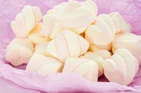 Kinder freuen sich über lustige kuchenkreationen, die lecker sind und spaß machen: Marshmallow Kuchen Zwei Rezepte