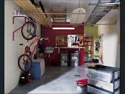 Des Garages Et Ateliers Multifonctions Amenagement Garage Rangement Garage Garage