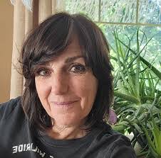 Tess Benson's Instagram, Twitter & Facebook