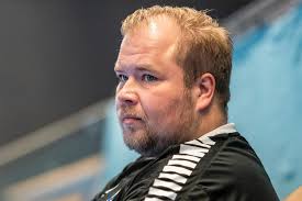 Bakom handbollens kulisser: Vill sänka profilens lön