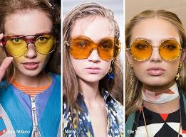 Sezonun En Moda Gozlukleri 2017 Sunglasses Trends Trend Moda Gozluk Sunglasses Moda Trendler Gozluk