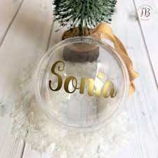 Quizá no te lo has planteado todavía, pero puedes personalizar las bolas de árbol de navidad pintándolas tu mismo. Bola Transparente De Navidad Personalizada