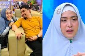 Tapi selalu ada saja masalah yang membuat gatal jari tangan saya. Profil April Jasmine Istri Ustadz Solmed Dihujat Gegara Joget Tiktok Semua Halaman Grid Star