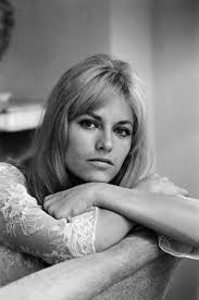 Son ancien époux, alain delon, et son fils anthony, lui ont rendu hommage auprès de l'afp, suivis par plusieurs. Nathalie Delon Alchetron The Free Social Encyclopedia