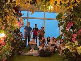 Saunders Abroad! Professor Clyde Hull, MBA, Ph.D, and several RIT students  recently traveled to Taiwan to learn more about how language, culture, and  entrepreneurship influence business and commerce between Taiwan and the