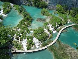 The process of tufa formation, which results in the building of the tufa, or travertine. Raspisan Natjecaj Za Ravnatelja Np Plitvicka Jezera Indirektno