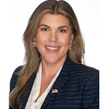 Noele Lohr's Instagram, Twitter & Facebook