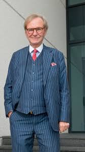 As a client, you can choose for a traditional looking or trendy looking building. 55 Years Experience Webshop Swimmingpools Be