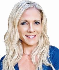 Susanne Vaughn's Instagram, Twitter & Facebook