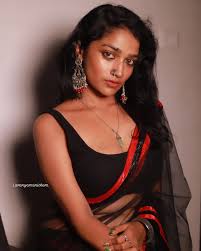 Saree Tease Vibes: Lovely Lavanya Manickam