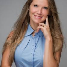 Disneyland or Disneysea? And why? My daughter is 12y/o that prefers DL- but  part of me wants DS as it is unique. Thanks! **Edited** We only have 1 day  left which is