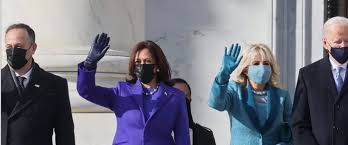 Il nuovo presidente degli stati uniti, joe biden, ha scelto un outfit firmato ralph lauren per il giorno del suo insediamento alla casa biden è stato fotografato in molte occasioni con outfit di ralph lauren. Na2 U Iy9p6d8m