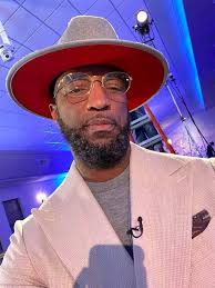 Hi 🖐 I've been waiting but nоbоdy even said hellо tо me... I'm sо sad.. 🥺 