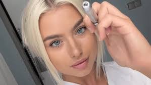 Kim Schiele's Instagram, Twitter & Facebook