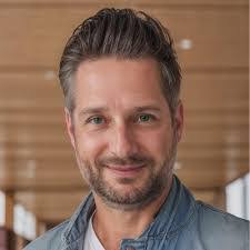 Adam Marez's Instagram, Twitter & Facebook