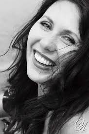 Un Joyeux anniversaire à l actrice et...