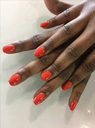 Las uñas decoradas con gelish son una de las tendencias que más fascinan a las amantes de la manicura, ya que este tipo de esmalte o acabado es súper duradero, hace que las manos se vean hermosas y por si fuera poco, se puede adaptar a un montón de colores y estilos. 15 Colores De Unas Perfectos Para Pieles Morenas Metodos Para Ligar
