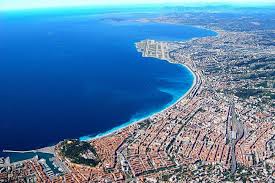 Pas du tout surprenant, elles sont les meilleures places dans lesquelles on peut prendre des bains de soleil dans la capitale de la côte d'azur. French Riviera Plage Tranquille Nice Plage De Coco Beach