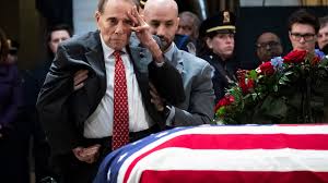Bob dole, a former u.s. 2golzawa4toy3m