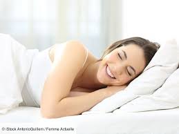 Un j'ai testé le bicarbonate de soude (alimentaire) pour me laver les dents depuis une semaine. Comment Nettoyer Un Matelas Nos 5 Astuces Hyper Simples Femme Actuelle Le Mag