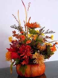 Herbst Blumenarrangements In Kurbisse Fall Kurbis Blumengesteck Mit Blumen Vorbei Blumen Blumenarrangements Creations D Automne Deco Halloween Decoration