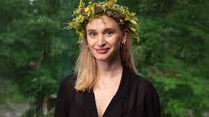 När listan över sommarpratarna kom så skrev jag ut den och markerade några, som jag absolut ska lyssna på. Sommarvardar 2019 Hela Listan Sommar Vinter I P1 Sveriges Radio