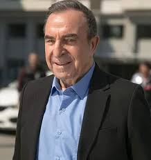Arka sokaklar oyuncusu zafer ergin rıza baba rolüyle herkesi mest etti. Arka Sokaklar Da Riza Baba Neden Yok Zafer Ergin Ayrildi Mi Dizi Seti