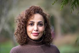 Really been taking a lot of photos lately so thought I'd just take a walk  up to the Botanical gardens ended up meeting these beautiful Saudi Doctors  then back in town to