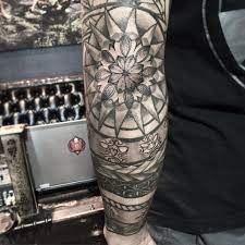 Healed Elbow Tattoo I Freehanded A Couple Years Ago Freehand Freehandtattoo Tattoopen Tatau Poly Polynesian Tattoos Manner Tattoos Armeltatowierungen