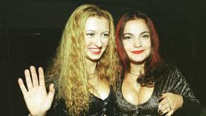 Desi manelele se cantau inca de la inceputul anilor '90, ele au intrat incet incet in in iulie 1999 inceteaza din viata iuliu merca, unul din fondatorii formatiei romanesti de rock semnal m (1976. Iti Mai Aduci Aminte De Coditele Fetelor De La Andre Sau De Parul Verde Al Lui Miki De La K Pital Coafurile Stupide Ale Artistilor In Anii 90 Video Sef Sub Acoperire