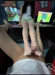 海角大神『会喷水的亲姐姐』乱伦新作姐姐网吧给我吃鸡315M | 精选Porn