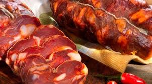 I secondi piatti tipici calabresi non hanno confini di gusto, e prevedono un utilizzo equilibrato sia di carne che di pesce, senza tralasciare alcune verdure come assolute protagoniste. Prodotti Tipici Calabresi Salumi Formaggi E Prodotti Da Forno