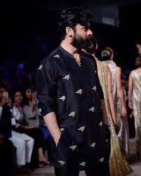 Sadaf Fawad Khan Latest Bridal Dresses Formal Pret Collection 2021 22 Fawad met sadaf fawad in 1997 at the age of 17, and married her at lahore in 2005.