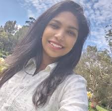 DOILIES + EMBROIDERY HOOPS + STRING LIGHTS! 💛 🤍 🤎  https://www.craftionary.net/what-to-make-with-crochet-doilies/  #frontdoordecor #repurposeddecor