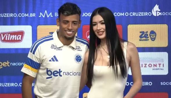 Lucho Rodríguez's presentation for Cruzeiro took an unexpectedly awkward  turn. 😭 During the ceremony introducing the Uruguayan forward as  Cruzeiro's new signing, Rodríguez stood alongside his girlfriend in front of  the club's