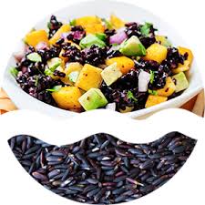 Prendete il mango… io l'ho acquistato la settimana prima per realizzare la ricetta la settimana dopo per questa ricetta non deve essere acerbo ma nemmeno troppo dolce. Insalata Di Riso Nero Con Mango Avocado E Cipolla Rossa Ricetta Riso Acqua E Sole