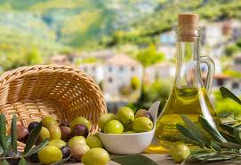 Before you initially apply the olive oil to your hair, take a bit of a precaution by diluting the olive oil with water. Video How To Deep Condition Your Dry Hair With Olive Oil Naturallycurly Com