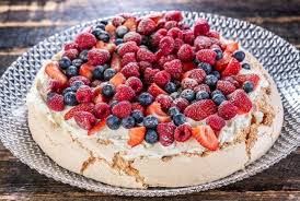 La Recette Du Placard Pavlova Aux Fruits Rouges Recette Pavlova Oeufs Au Lait Recette Dessert