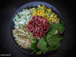Il peut s'agir de quinoa ou de riz brun, accompagné de protéines (souvent végétales) et de. Buddha Bowl Salade De Choucroute Crue Quinoa Aux Herbes Mangue Avocat Et Magret Seche De Je Vais Vous Cuisiner Et Ses Recettes De Cuisine Similaires Recettesmania