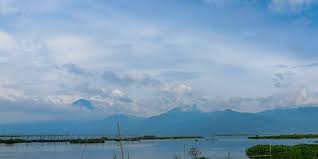 Ketika raja mendengar pangeran mengatakan ia ingin menikahi sang putri, dia langsung melemparkan pemuda. Legenda Asal Usul Rawa Pening Semarang Halaman All Kompas Com