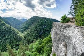 Außergewöhnlich schöne region der östlichen slowakei mit einer vielfältigen landschaft, die abwechselt zwischen steilen felsen, tälern in hügellandschaften und sprudelnden flüssen. Landschaft In Der Slowakei Lose Puzzlespiele Kostenlos Auf Puzzle Factory