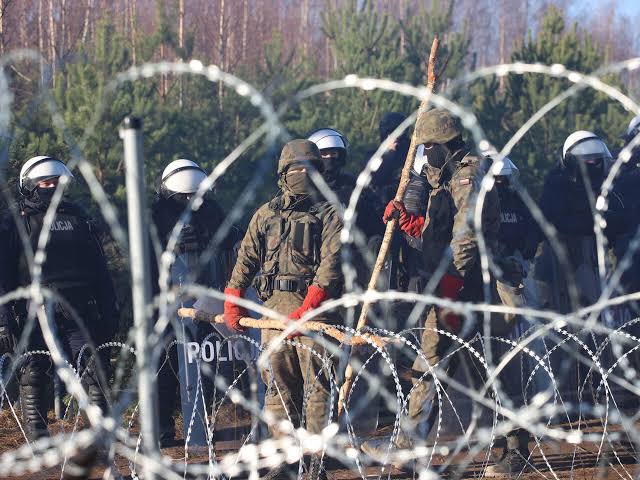 Russia, NATO weigh in as migrant crisis worsens at Belarus-Poland border -  France 24